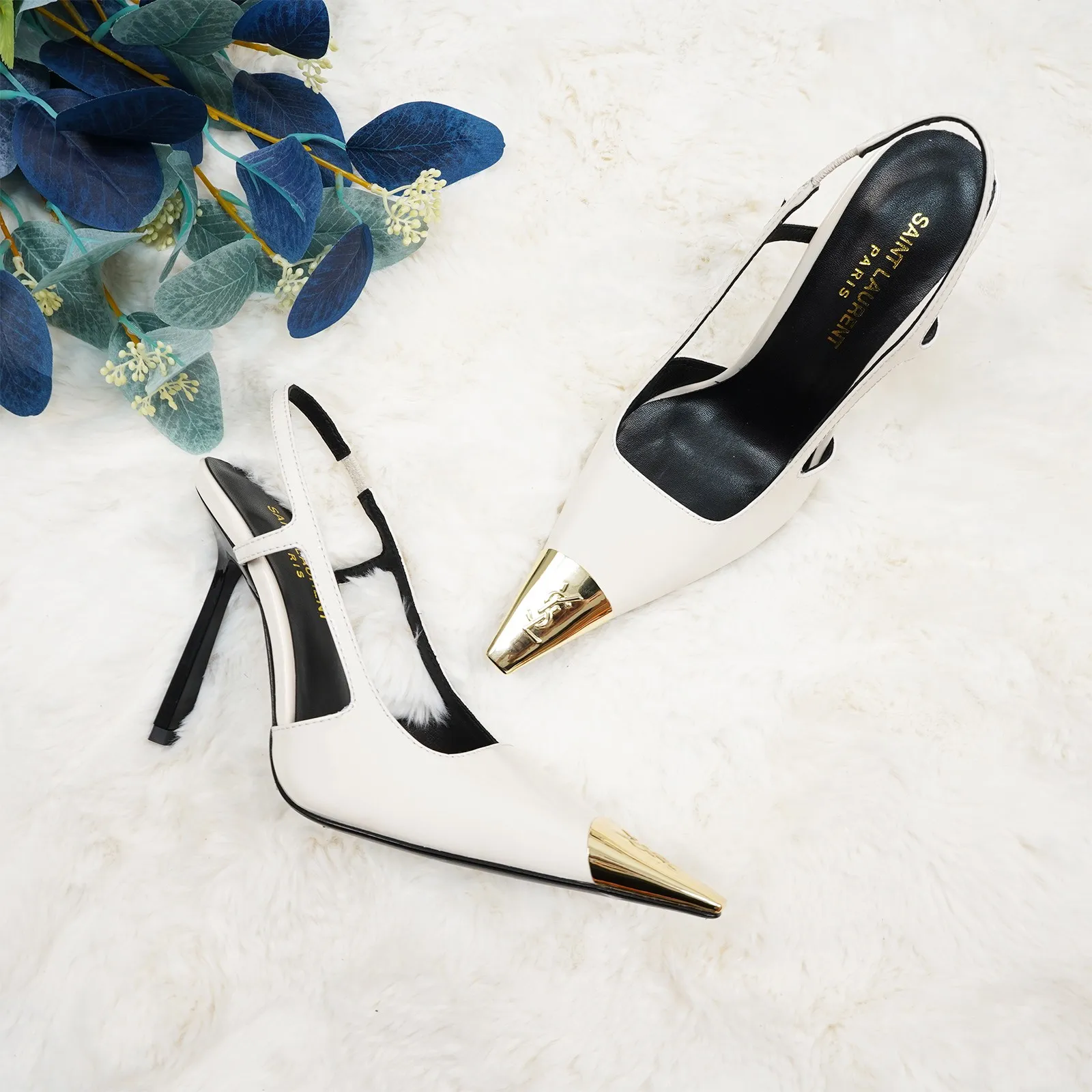👟👟Ex-factory price 560👟👟 High-end women's shoes with small gold toe square heels, very stable on the foot, super heeling, feel free to buy! The heel is custom-made from a new mold. The exclusive heel is high-end and sexy. YSL still understands women best❤️ Upper: calfskin/patent leather/real silk, first layer of water-dyed sheepskin lining (environmentally friendly leather), sheepskin foot pads, sole: Italian genuine leather outsole, top quality 35-44 (42-44 customized, non-returnable)